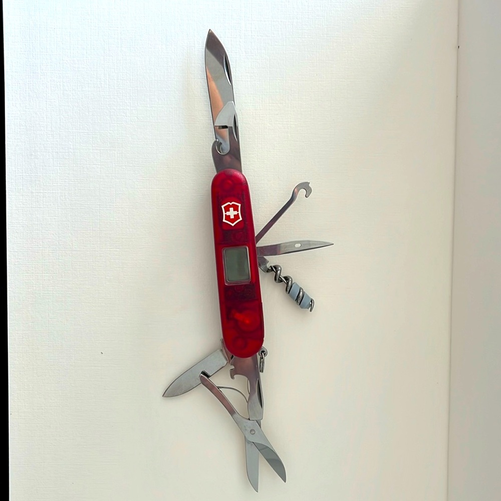 VICTORINOX ALTIMETER! Swiss Army Knife with digital thermometer and altimeter